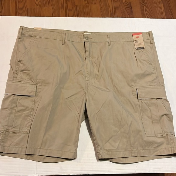 NWT-Levi’s-469 carrier cargo shorts-54-Tan-big and tall-sits below waist shorts. - Picture 5 of 16